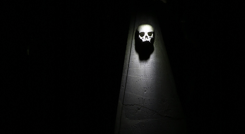 Tombstone Skull (Header)